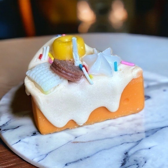 ⚠️SALE Candle // Handmade Slice Of Cake Shaped Soy Wax Candle SEND OFFERS - Picture 3 of 5